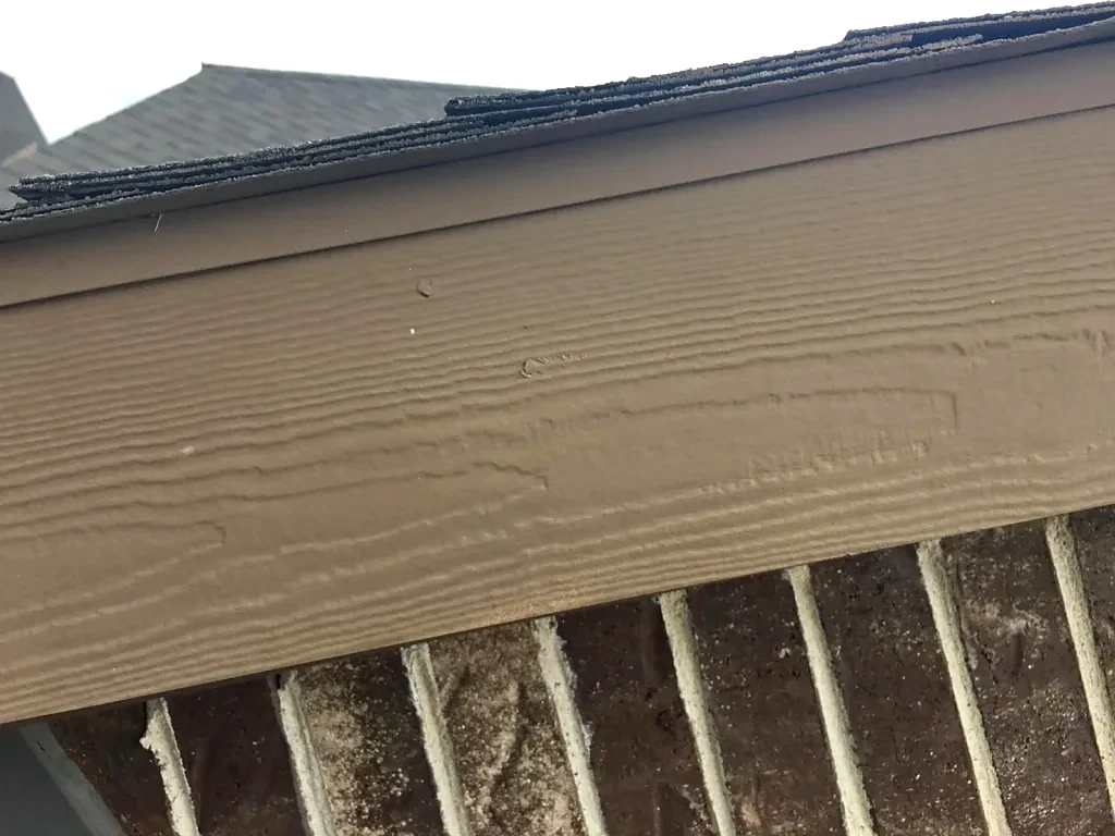 Fascia and roof edge before the restoration.