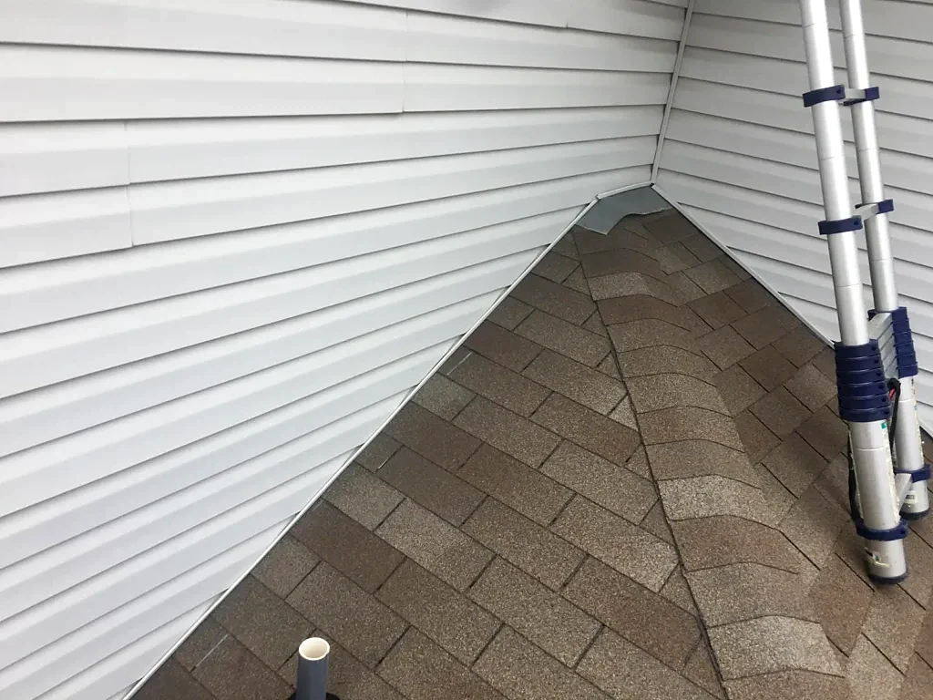 Roof-to-wall transition before work.